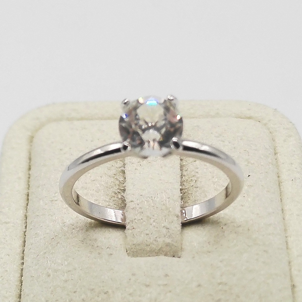 Uncas Classic Round Cut Clear Stone Solitaire Ring Silver Tone Minimalist Size 9